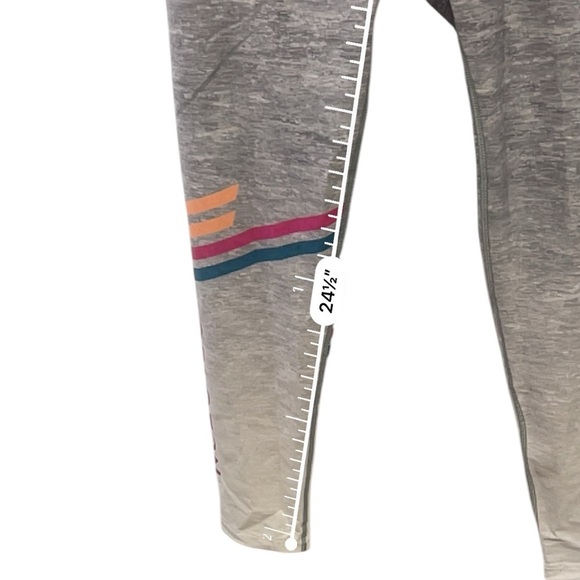 Peloton grey sparkle and striped leggings leggings 7/8 length size medium - Picture 10 of 10
